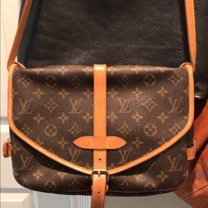 Authentic Louis Vuitton Monogram Crossbody Purse.